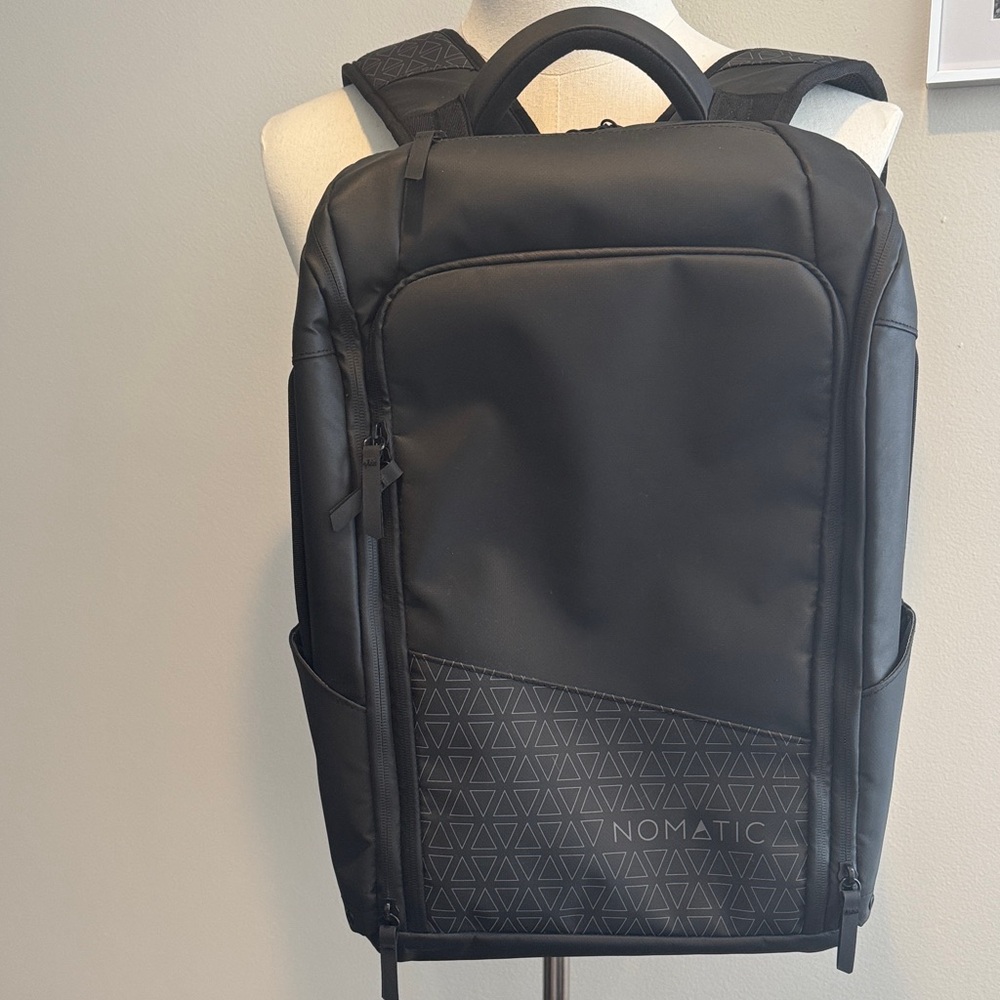 Nomatic Black Backpack for Men like new 20 L